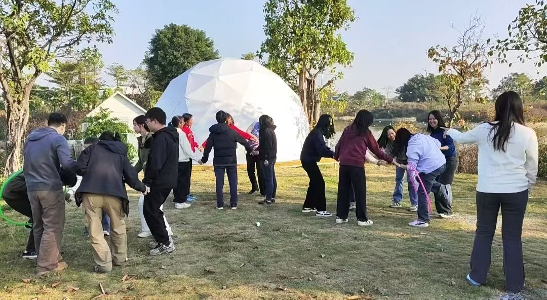 游戏围在一起.jpg